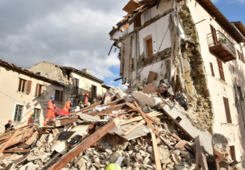 Несколько небольших городов разрушены землетрясением в италии