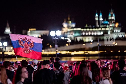 Ночь счастья: выход сборной россии в плей-офф домашнего мундиаля в фан-зоне казани наблюдали 25 тысяч человек