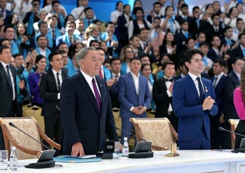 Президент казахстана призвал развивать лёгкую промышленность в стране