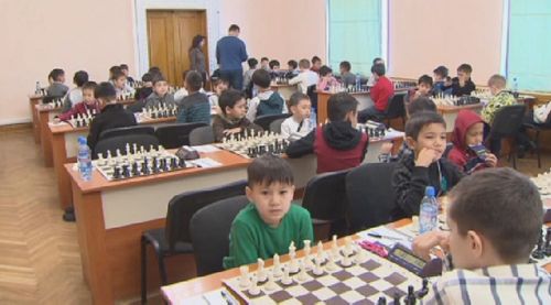 В алматы стартовал чемпионат казахстана по шахматам среди юношей и девушек