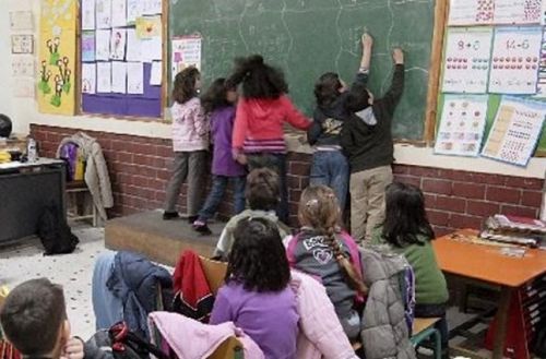 В греции детей беженцев не пускают в школы